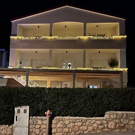 Apartmani Tomeri Starigrad Paklenica Buitenkant foto
