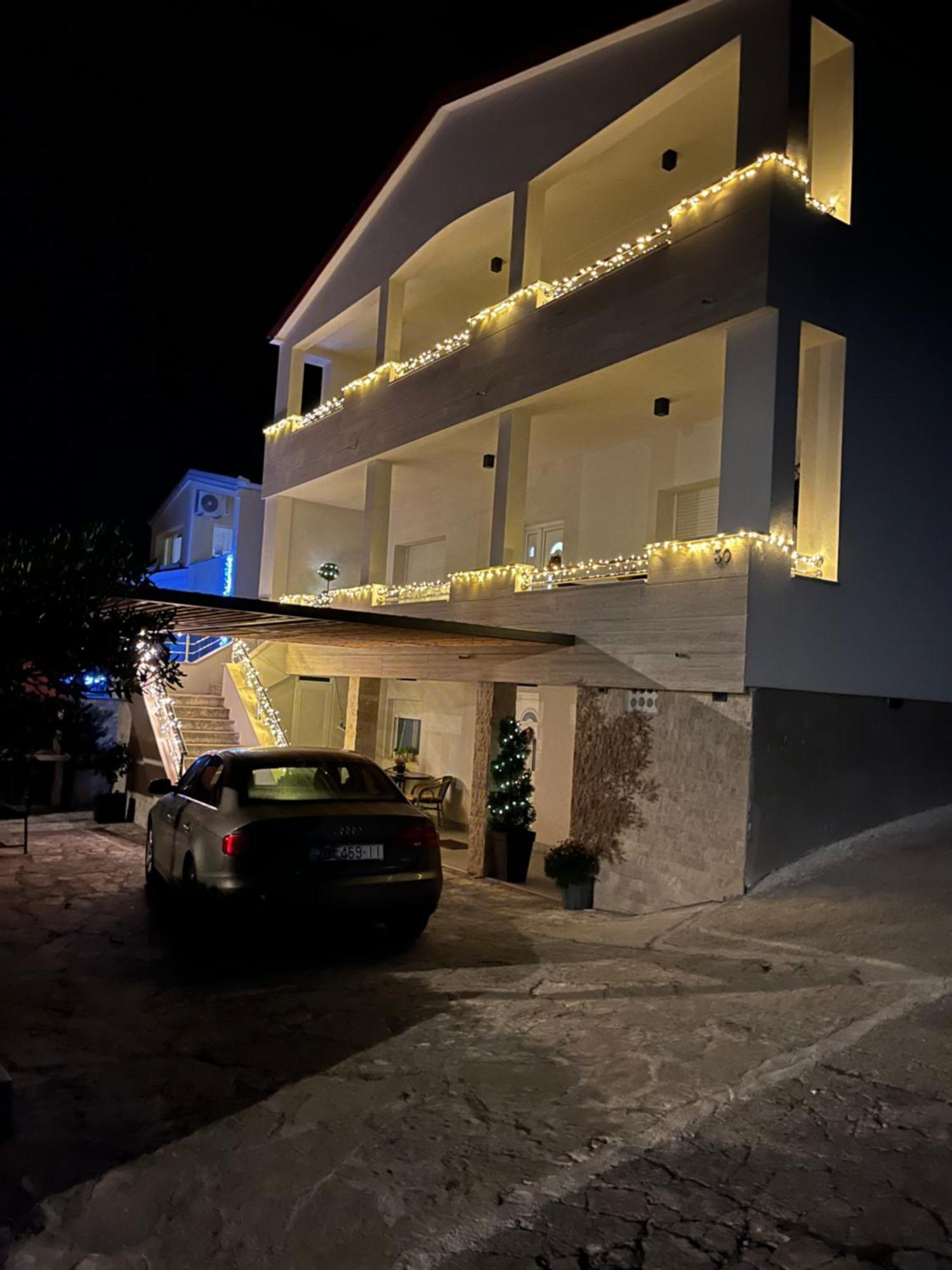 Apartmani Tomeri Starigrad Paklenica Buitenkant foto