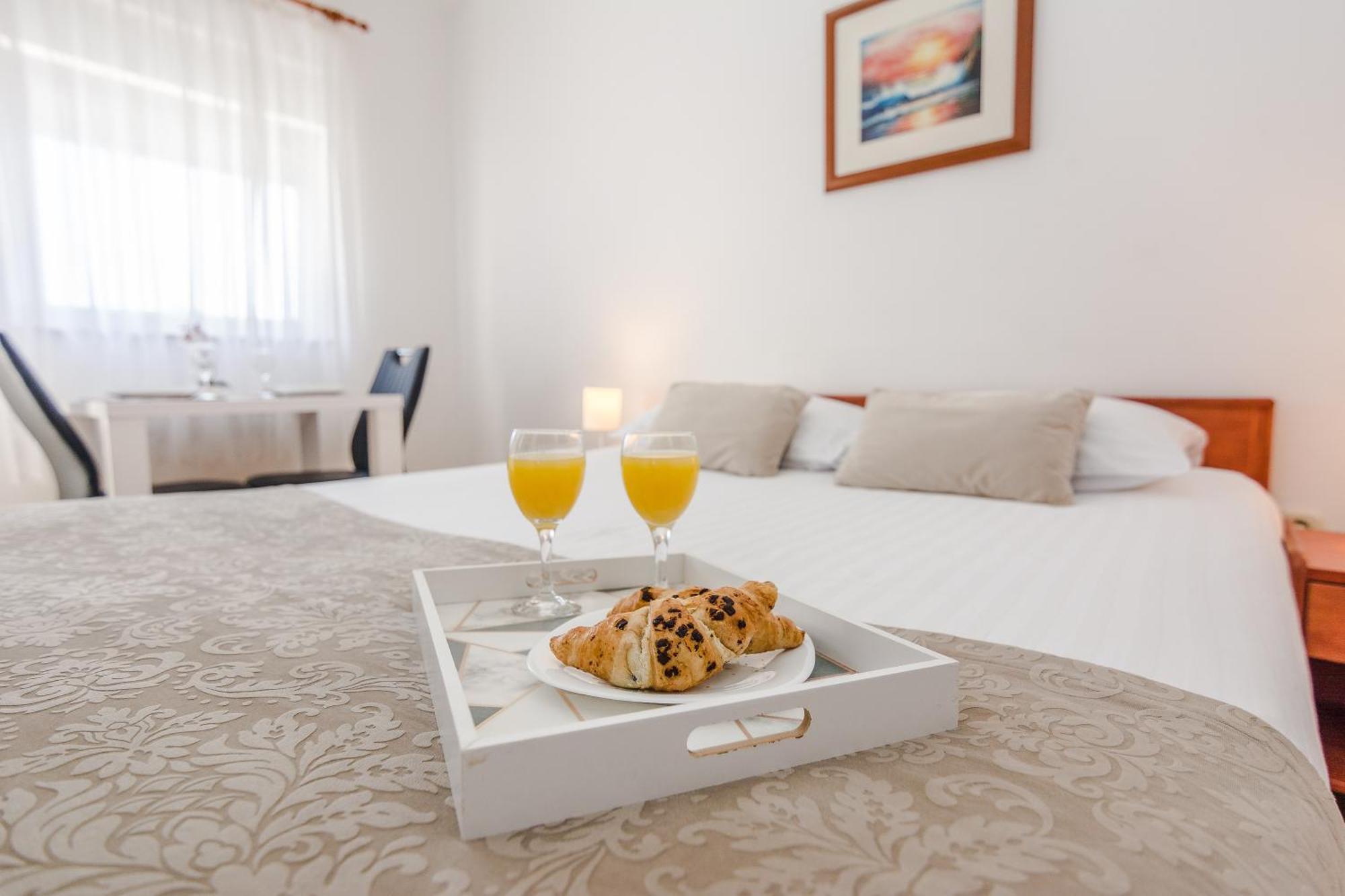 Apartmani Tomeri Starigrad Paklenica Buitenkant foto