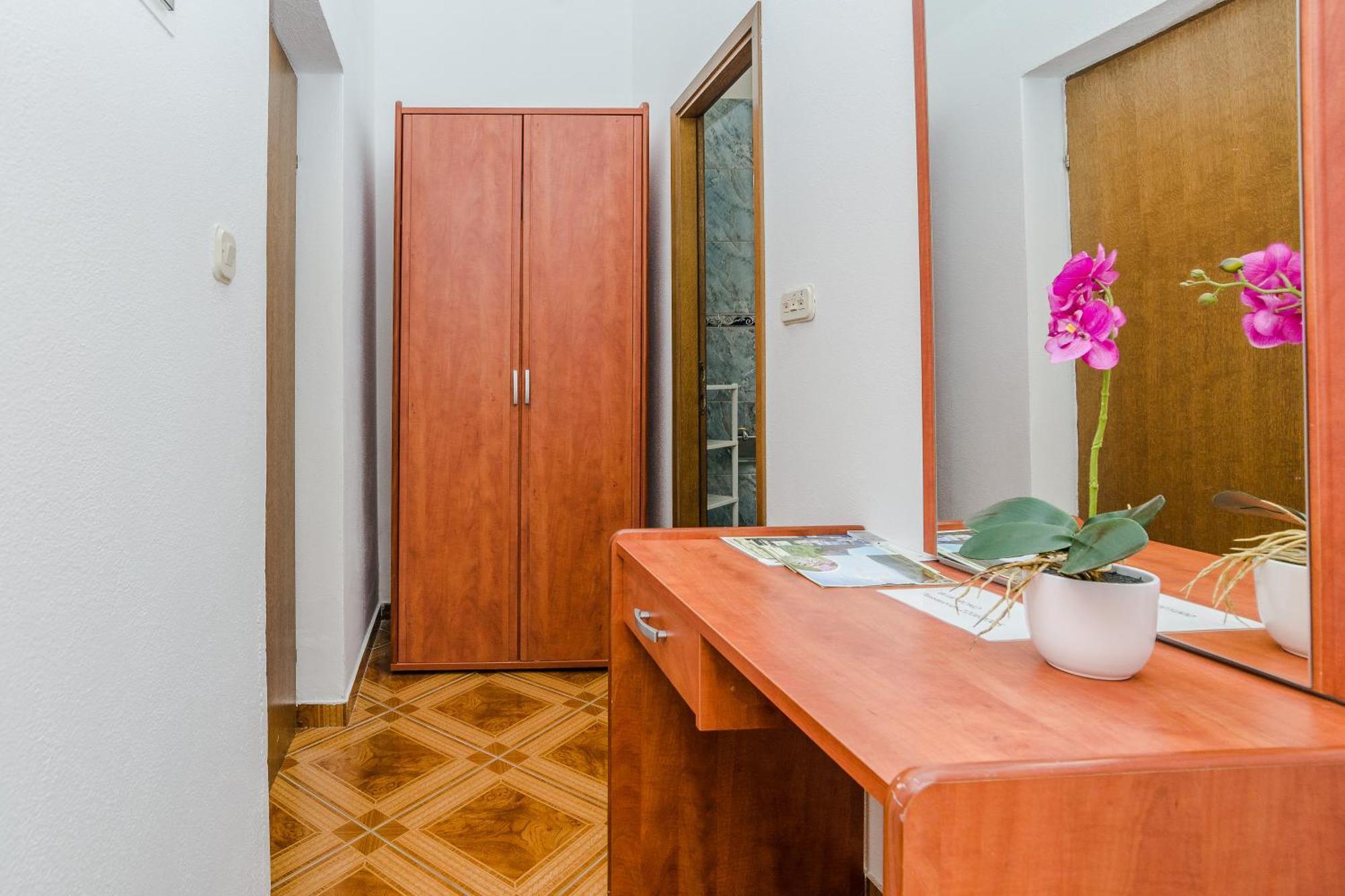 Apartmani Tomeri Starigrad Paklenica Buitenkant foto
