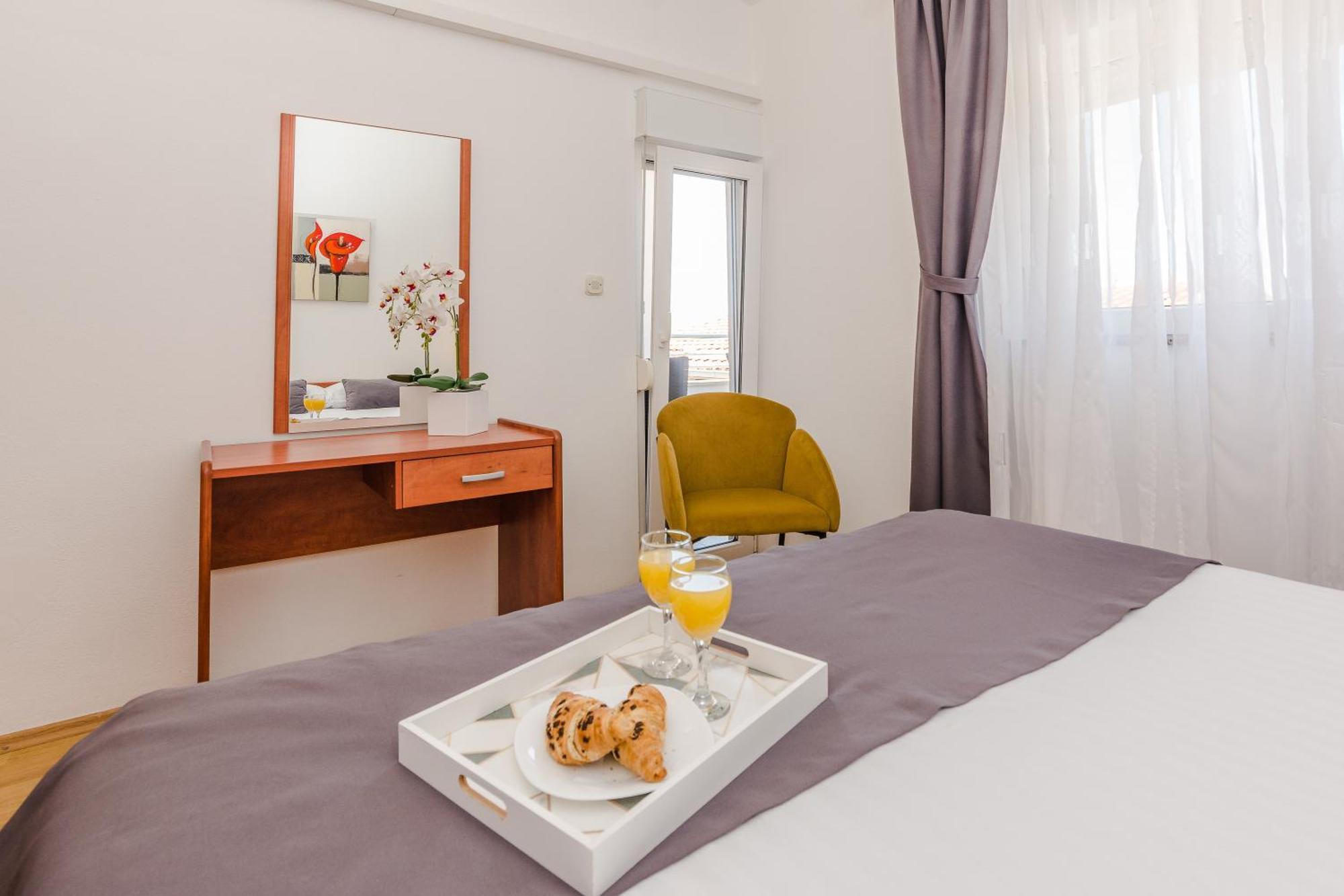 Apartmani Tomeri Starigrad Paklenica Buitenkant foto
